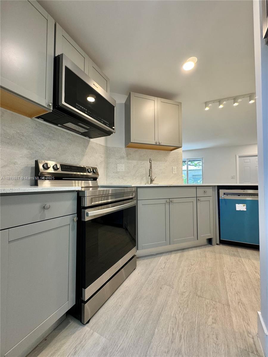 TOWN OF MODELO (DANIA) B- - Residential Lease