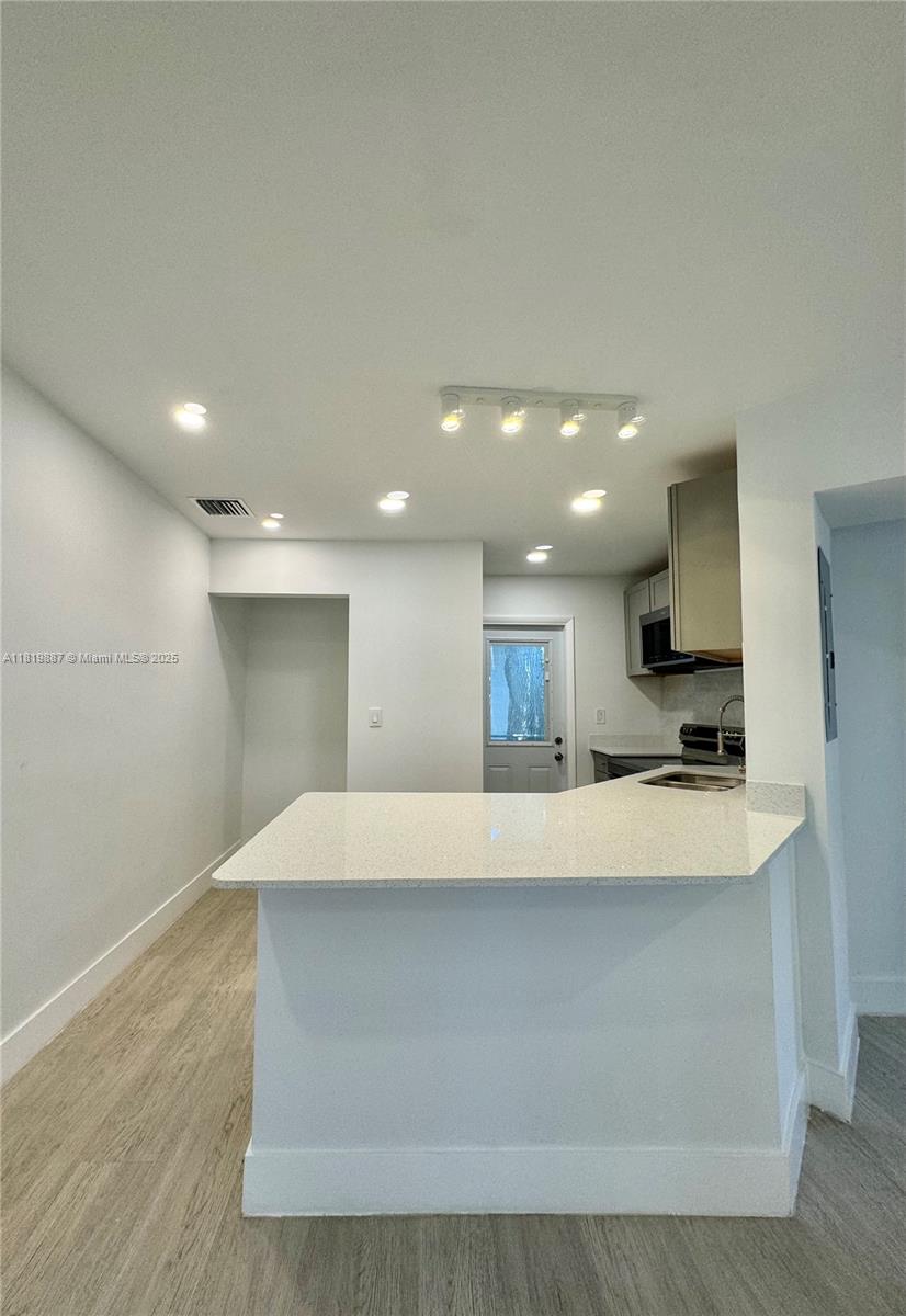 TOWN OF MODELO (DANIA) B- - Residential Lease