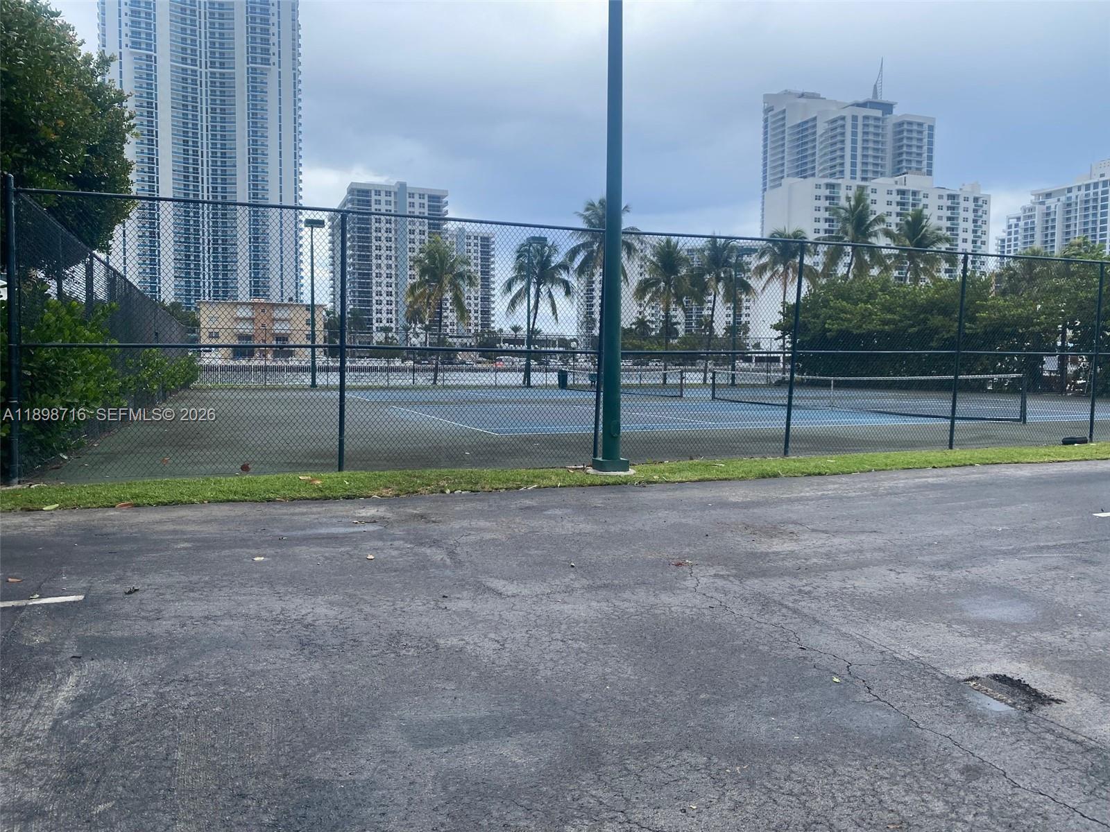 1000 Parkview Dr 427