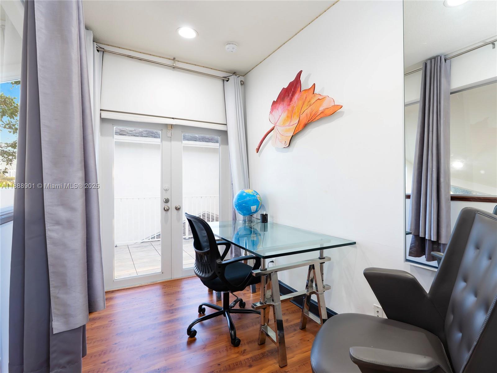NORTH HOLLYWOOD - Residential