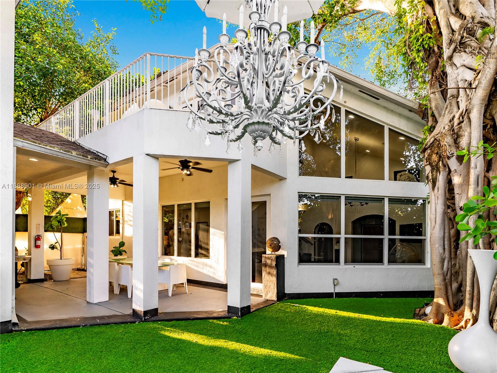 NORTH HOLLYWOOD - Residential