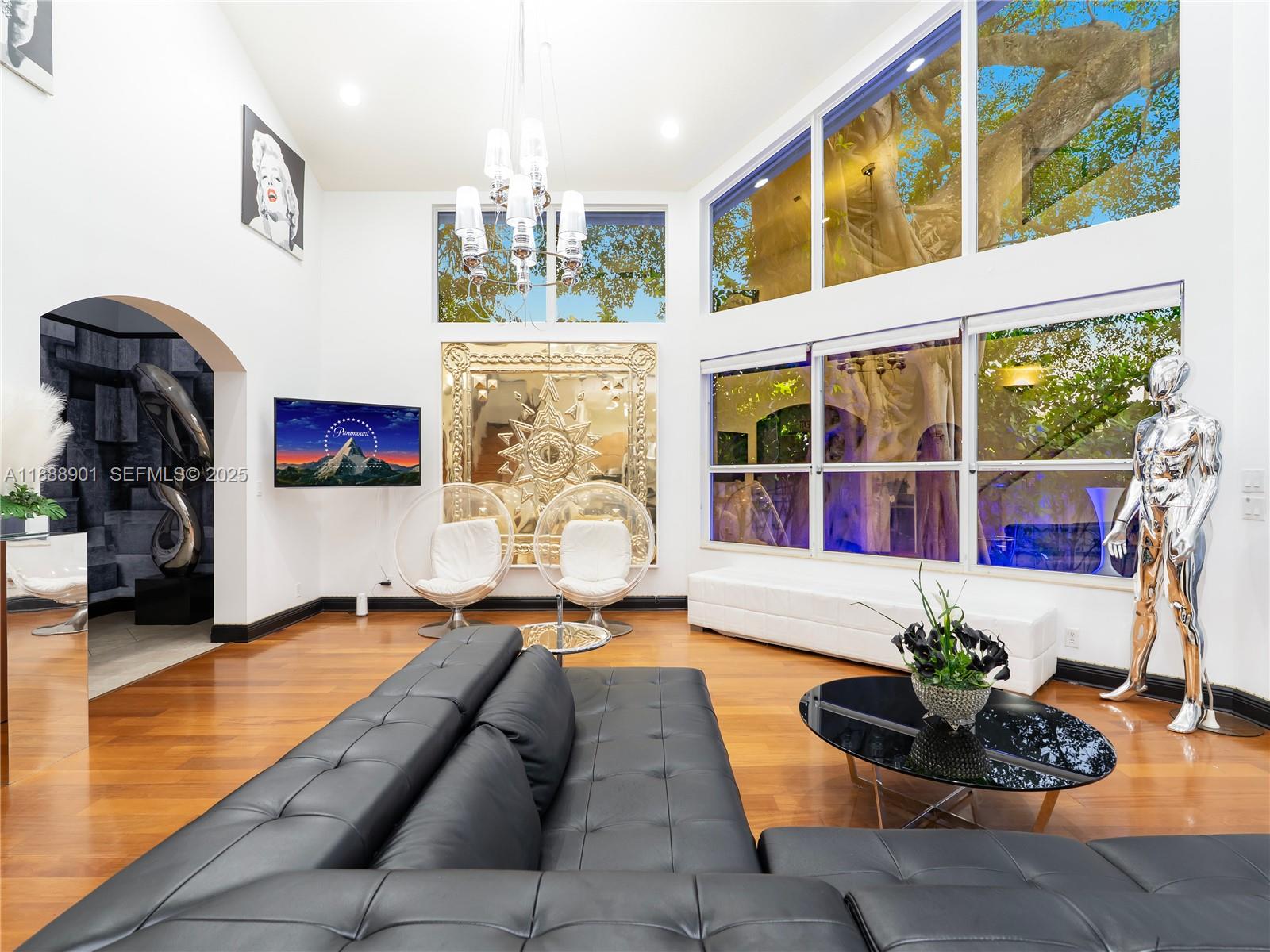 NORTH HOLLYWOOD - Residential