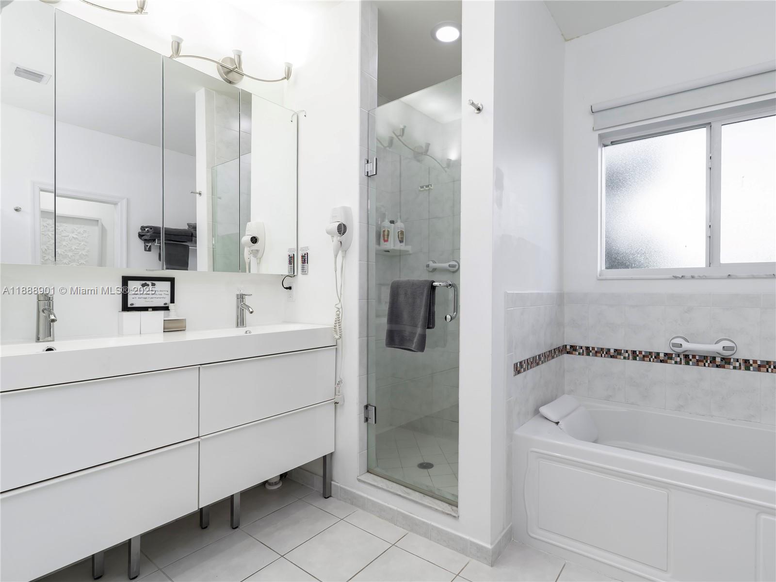NORTH HOLLYWOOD - Residential