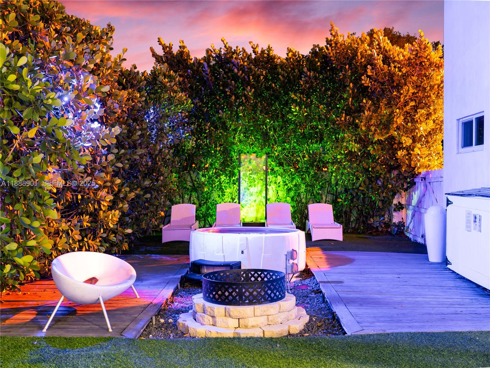 NORTH HOLLYWOOD - Residential