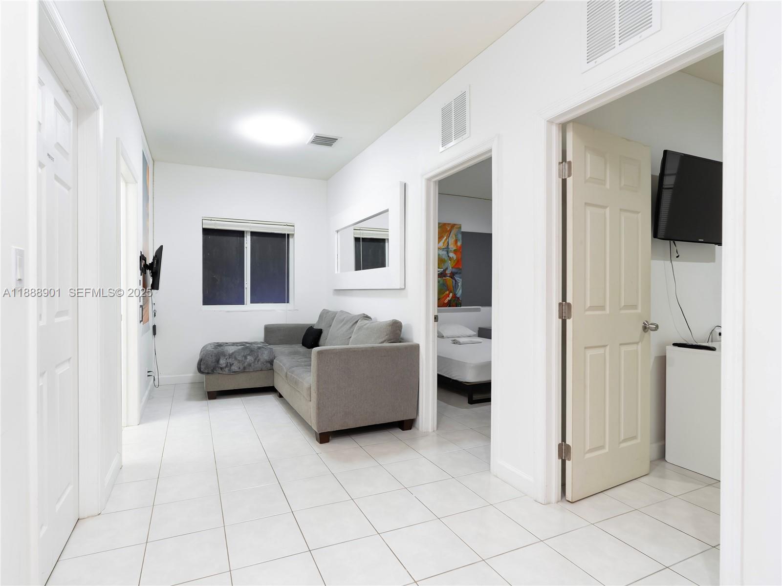 NORTH HOLLYWOOD - Residential