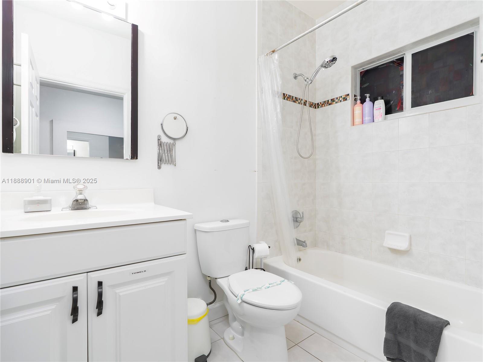 NORTH HOLLYWOOD - Residential