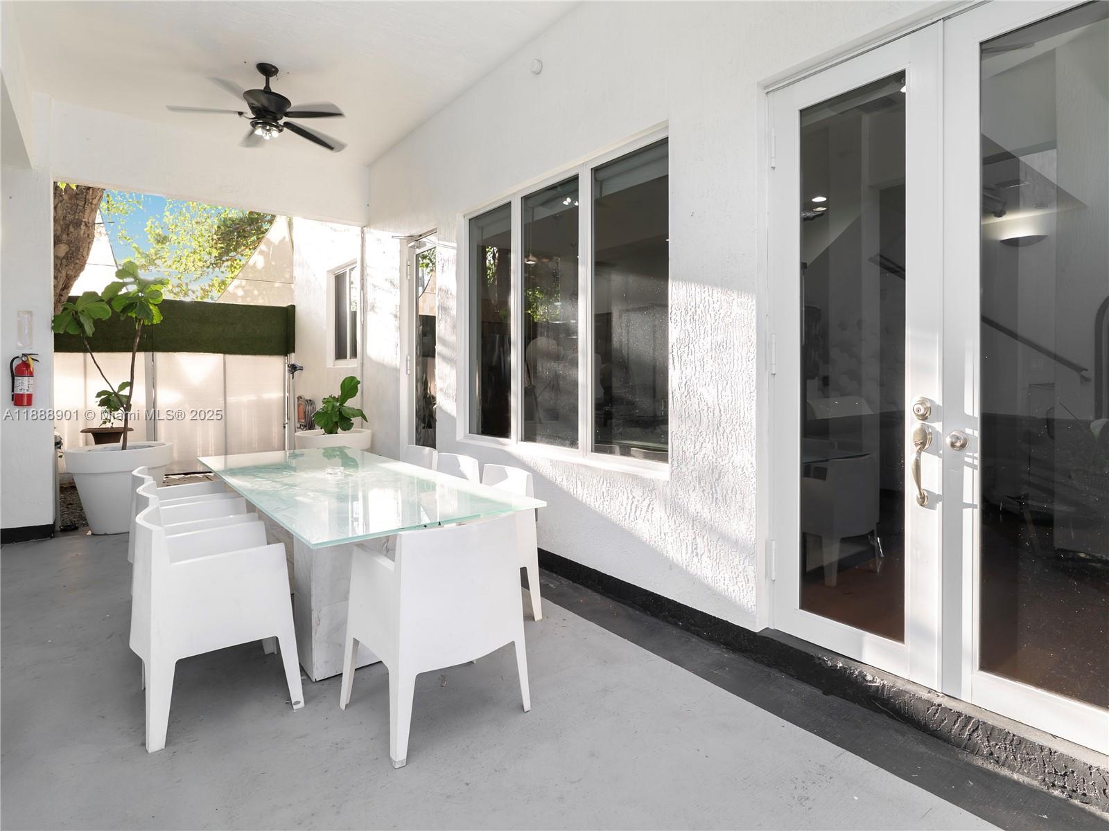 NORTH HOLLYWOOD - Residential