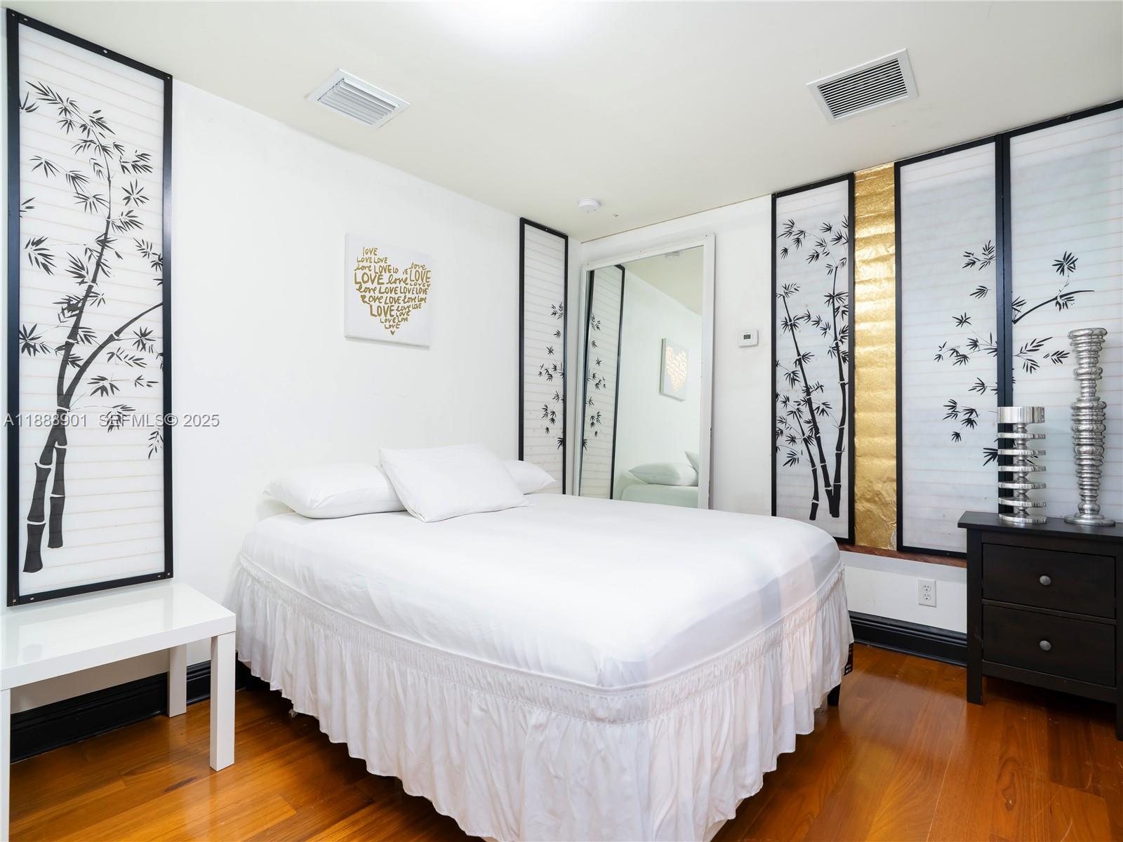 NORTH HOLLYWOOD - Residential