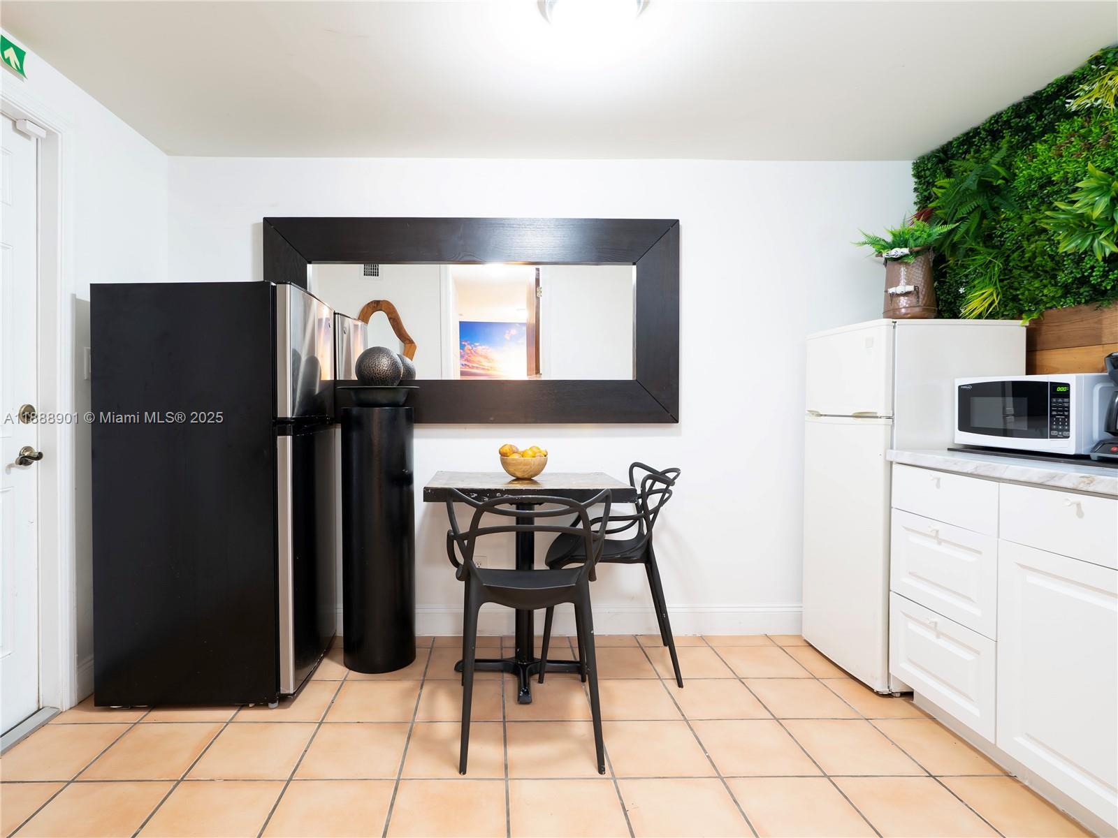 NORTH HOLLYWOOD - Residential