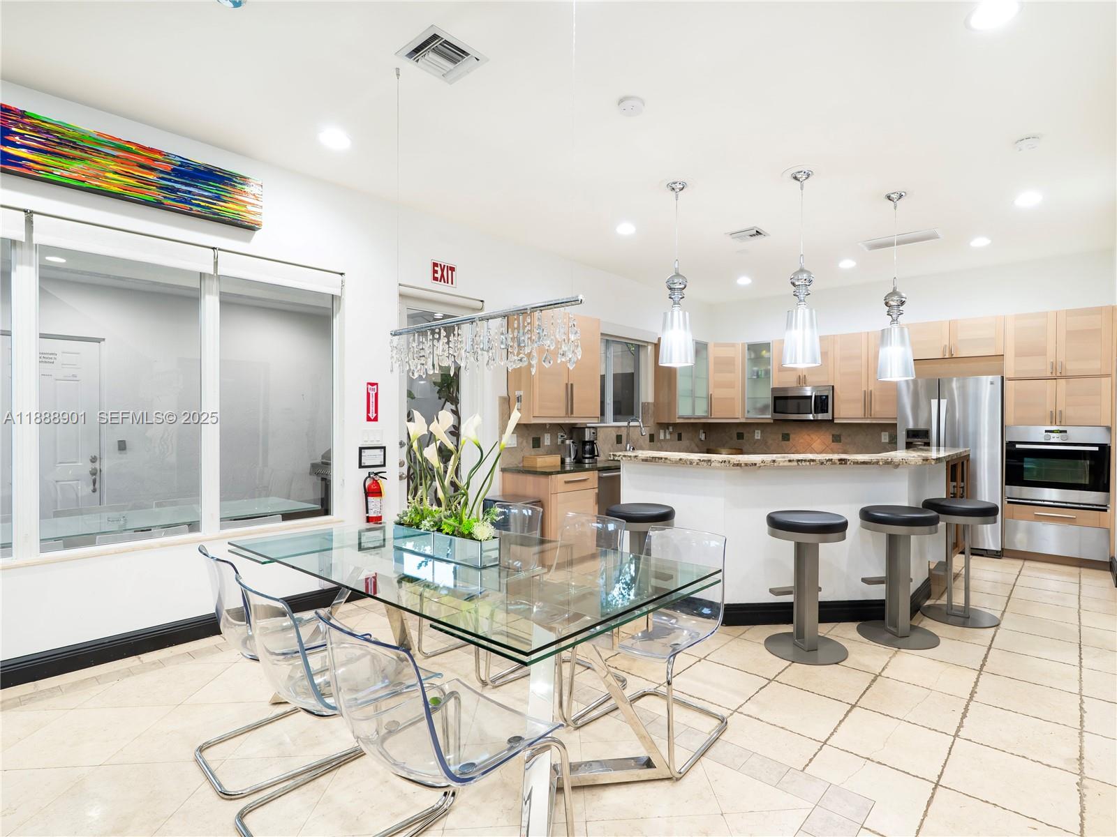 NORTH HOLLYWOOD - Residential