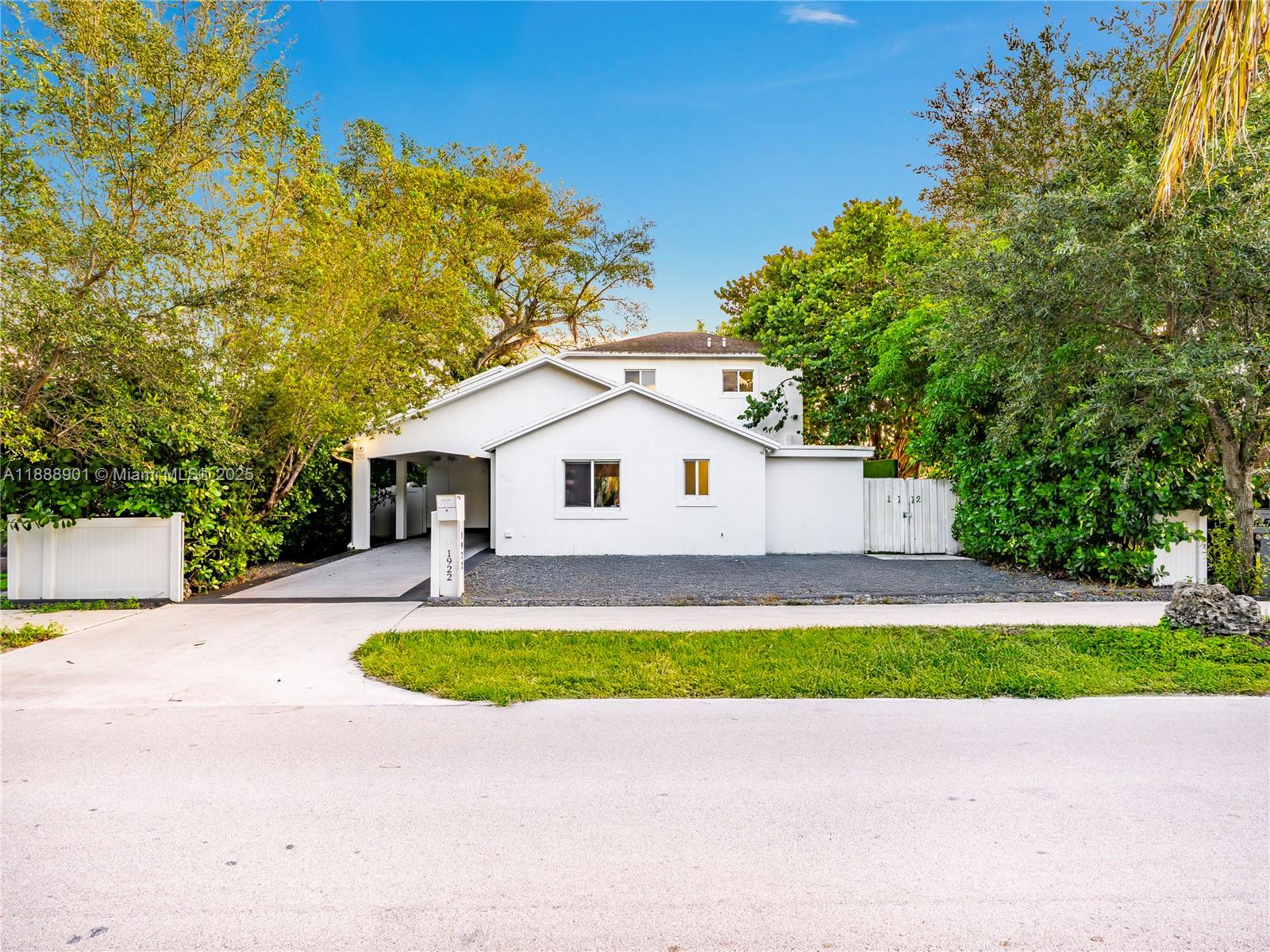 NORTH HOLLYWOOD - Residential