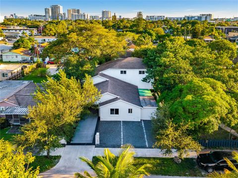 Photo of 1922 Garfield St, Hollywood, FL 33020 (MLS # A11888901)