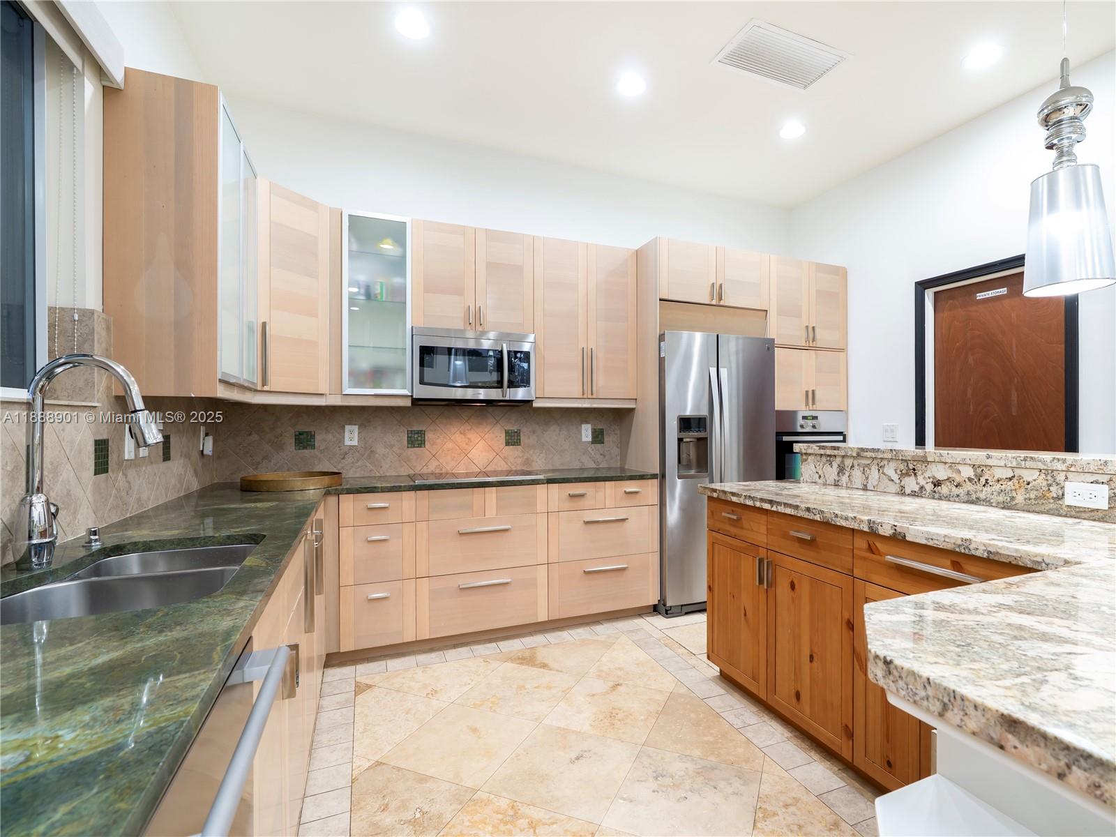 NORTH HOLLYWOOD - Residential