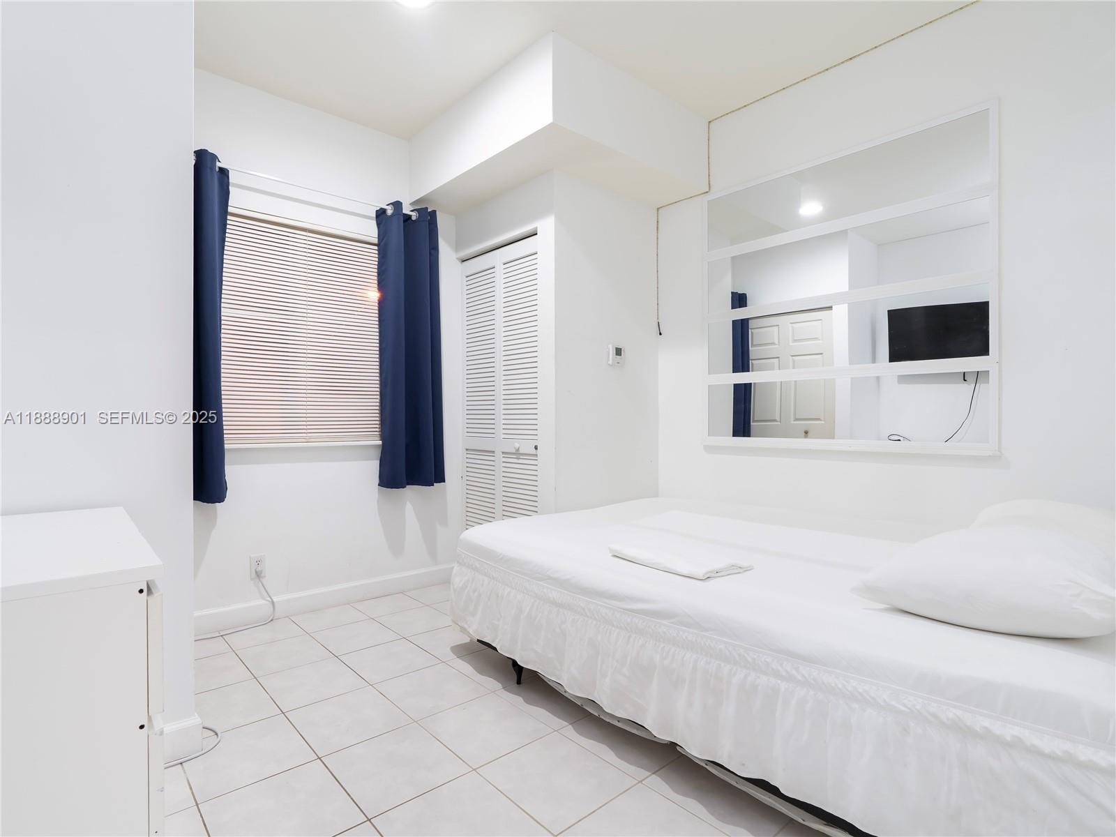 NORTH HOLLYWOOD - Residential