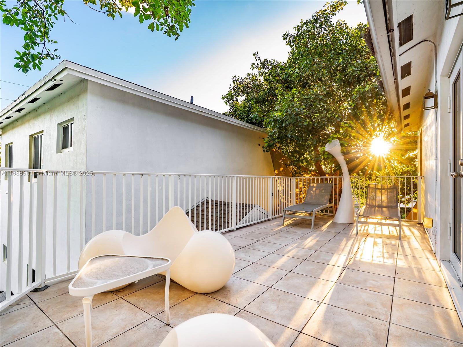 NORTH HOLLYWOOD - Residential