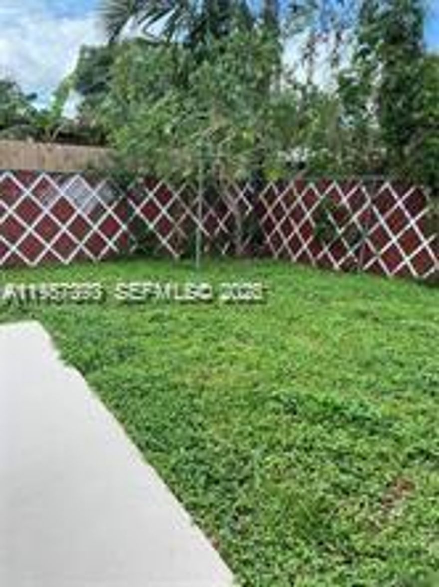 LIVE IN THE HEART OF HALLANDALE BEACH.BACK DUPLEX,TILED THRU-OUT.DUPLEX HAS A NICE SIZE COMPLETELY FENCED YARD.COMFORTABLE 2/1 BATHROOM,FRESHLY PAINTED,ALL UTILITIES INCLUDED,WATER/GARBAGE/ELECTRICITY.CLOSE TO THE HIGHWAY,BEACHES,DINING.NO HOA,FAST MOVE-IN.