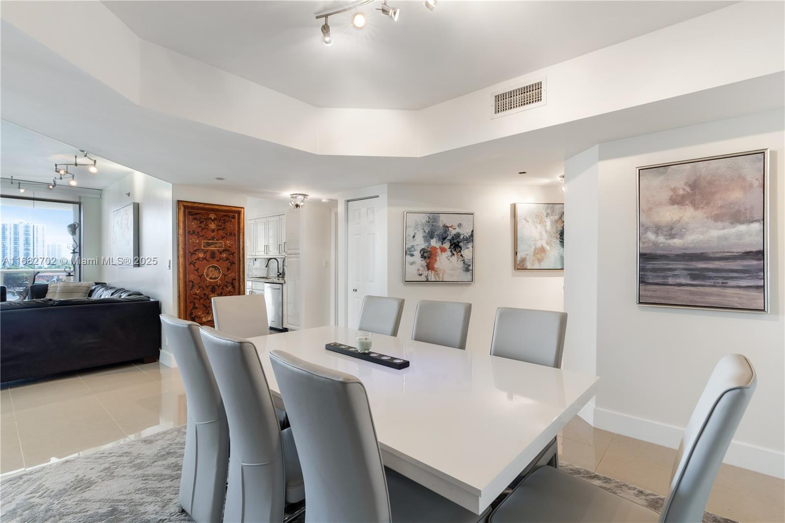 HARBOR TWS AT THE WATERWA - Residential