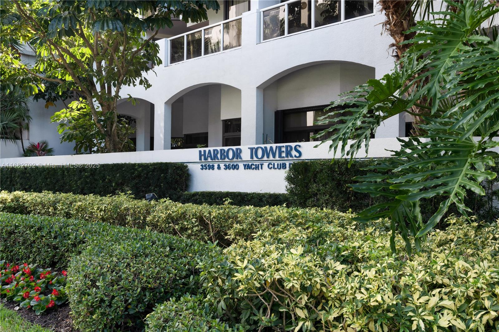 HARBOR TWS AT THE WATERWA - Residential