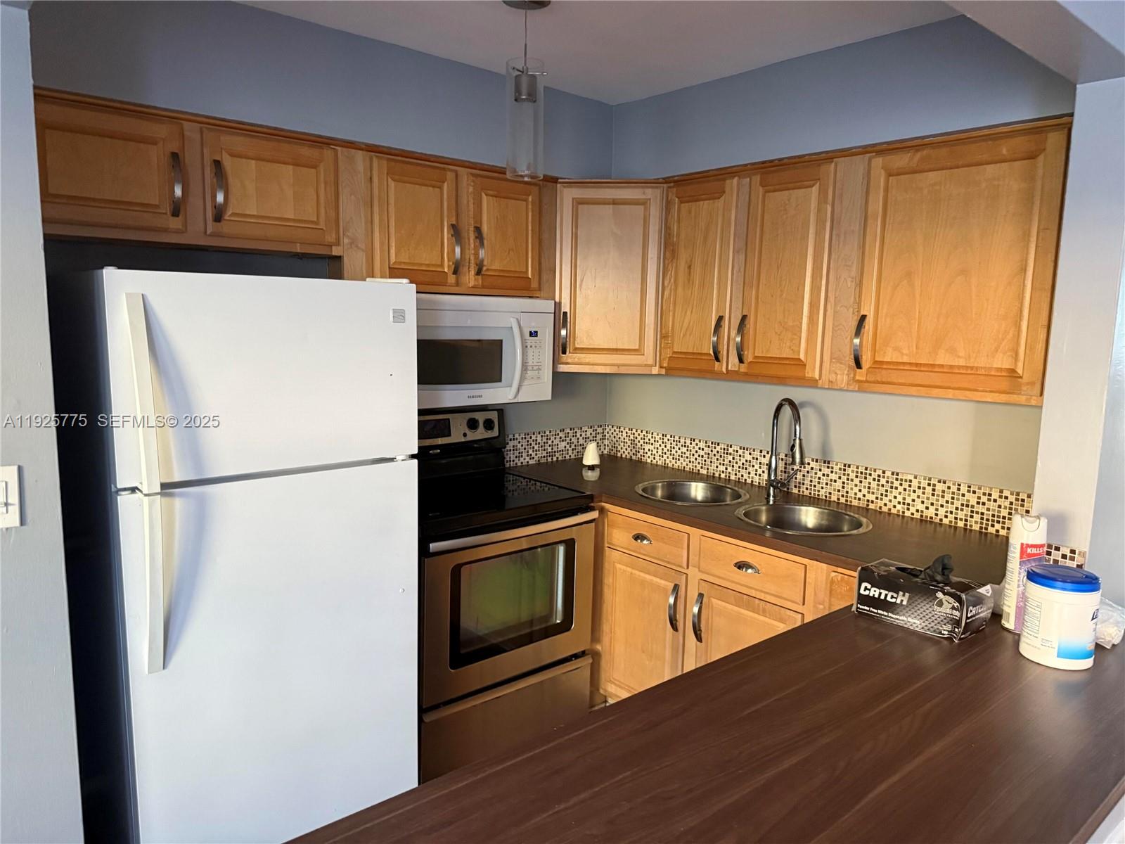 AZUL AT KIMBERLY LAKE CON - Residential Lease