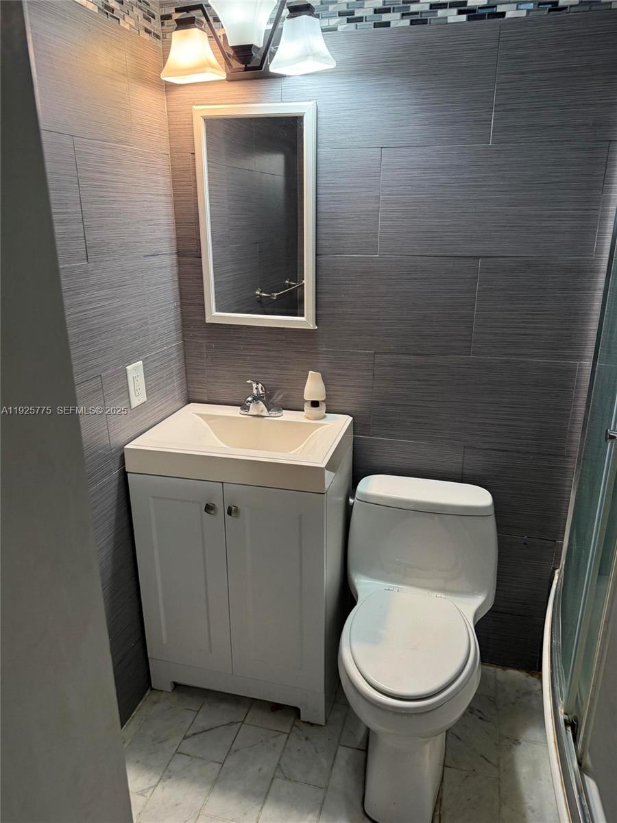 AZUL AT KIMBERLY LAKE CON - Residential Lease