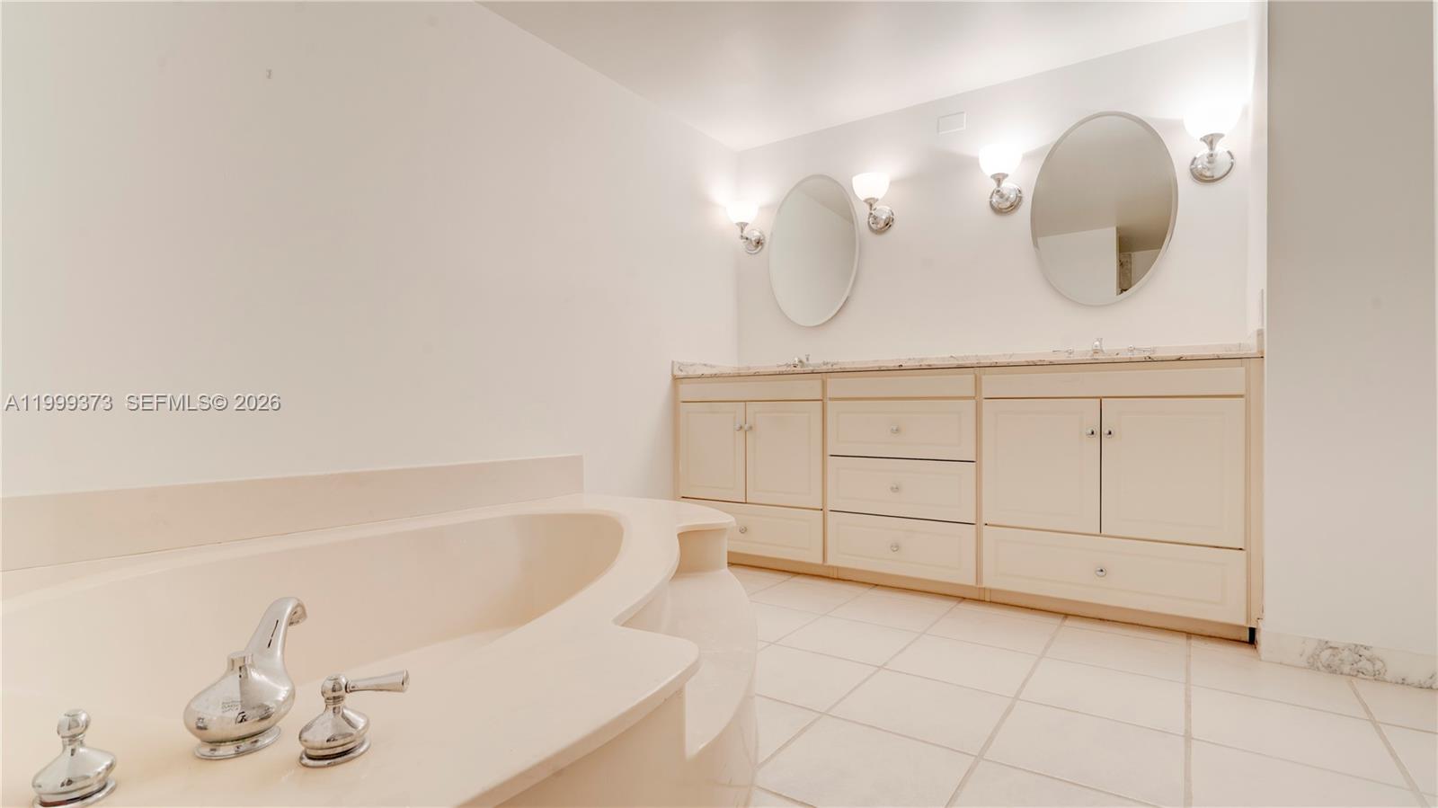 THE TOWERS OF QUAYSIDE CO - Residential