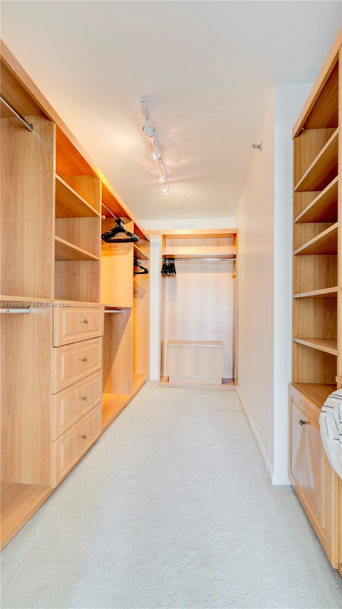 THE TOWERS OF QUAYSIDE CO - Residential