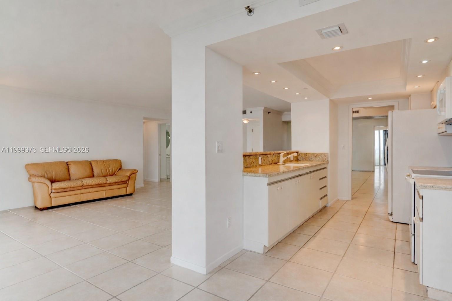 THE TOWERS OF QUAYSIDE CO - Residential