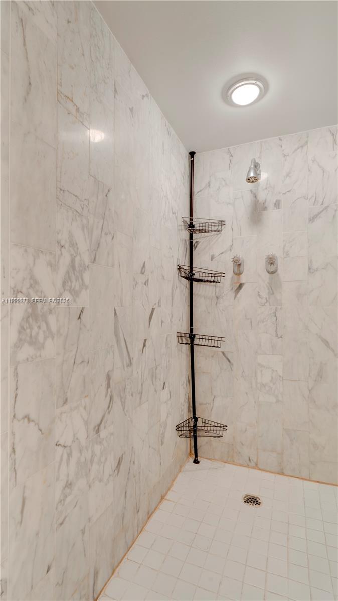 THE TOWERS OF QUAYSIDE CO - Residential