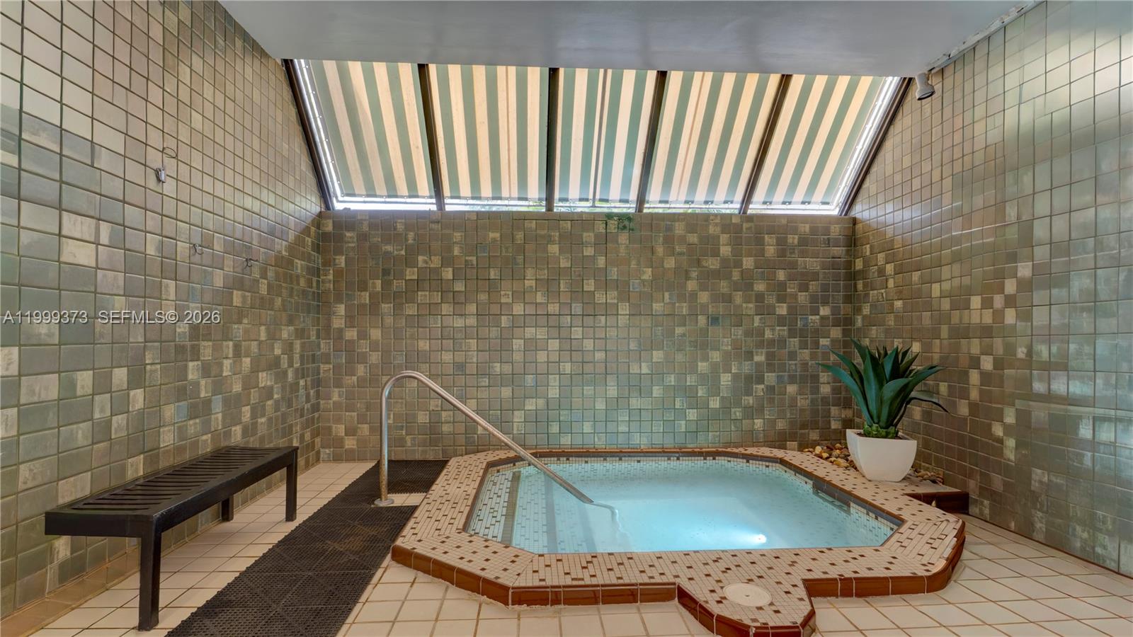 THE TOWERS OF QUAYSIDE CO - Residential