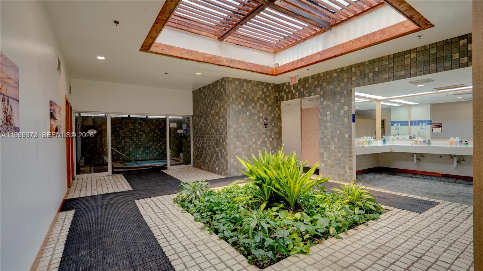 THE TOWERS OF QUAYSIDE CO - Residential