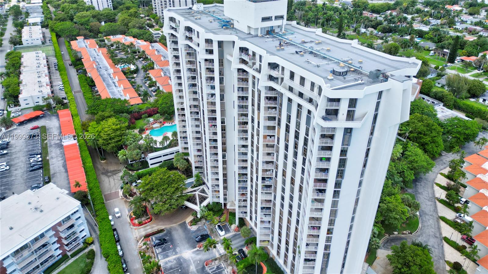 THE TOWERS OF QUAYSIDE CO - Residential