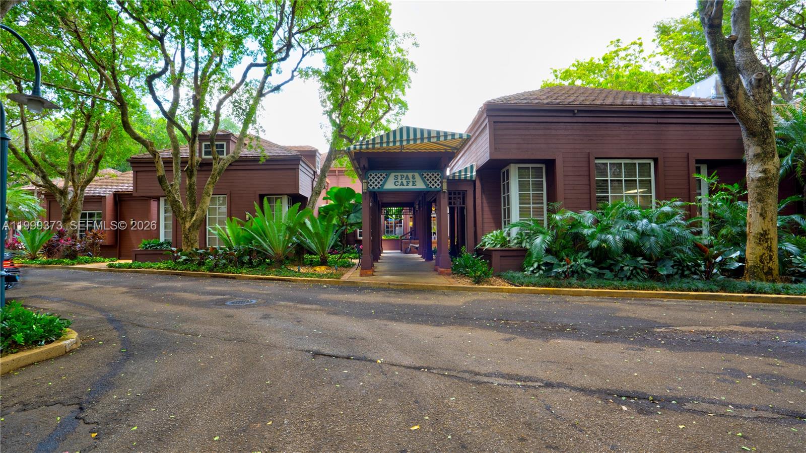 THE TOWERS OF QUAYSIDE CO - Residential