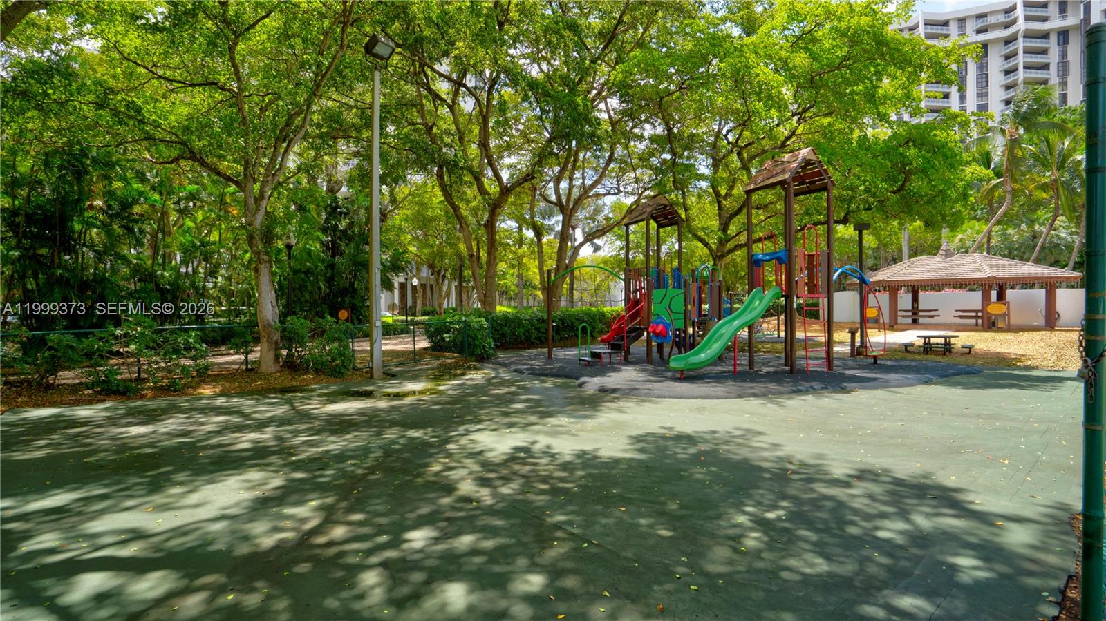 THE TOWERS OF QUAYSIDE CO - Residential