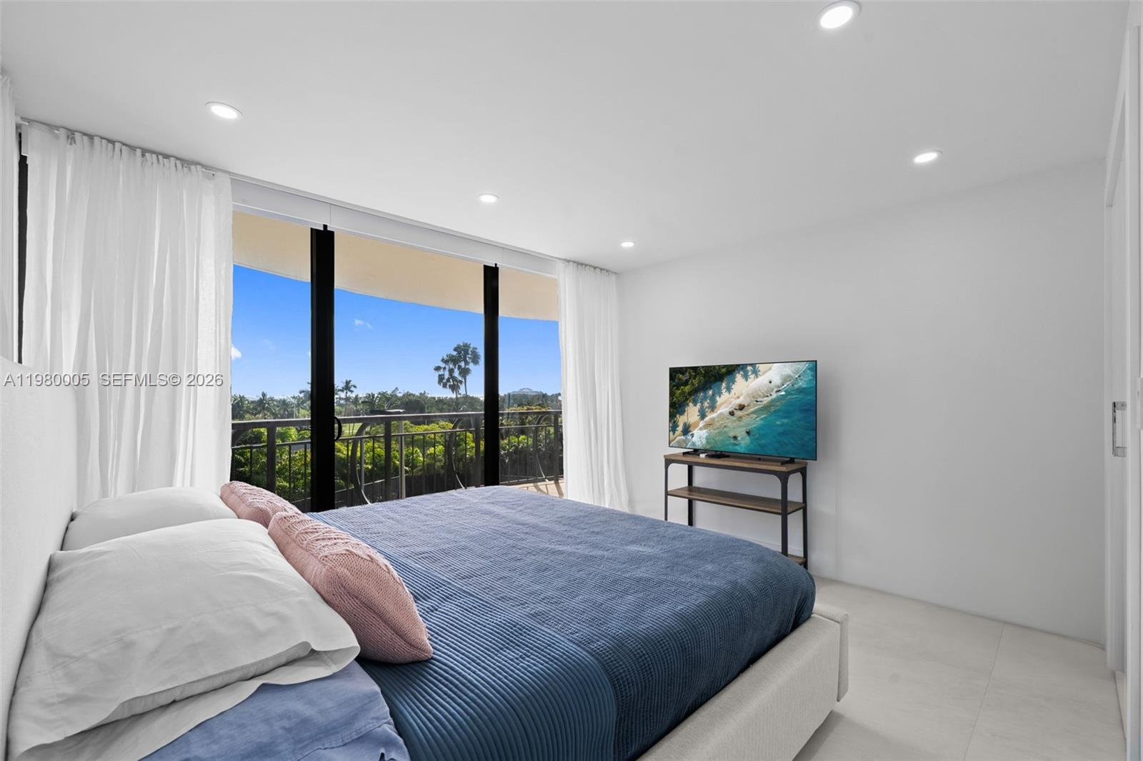 GROVE TOWERS CONDO - Residential