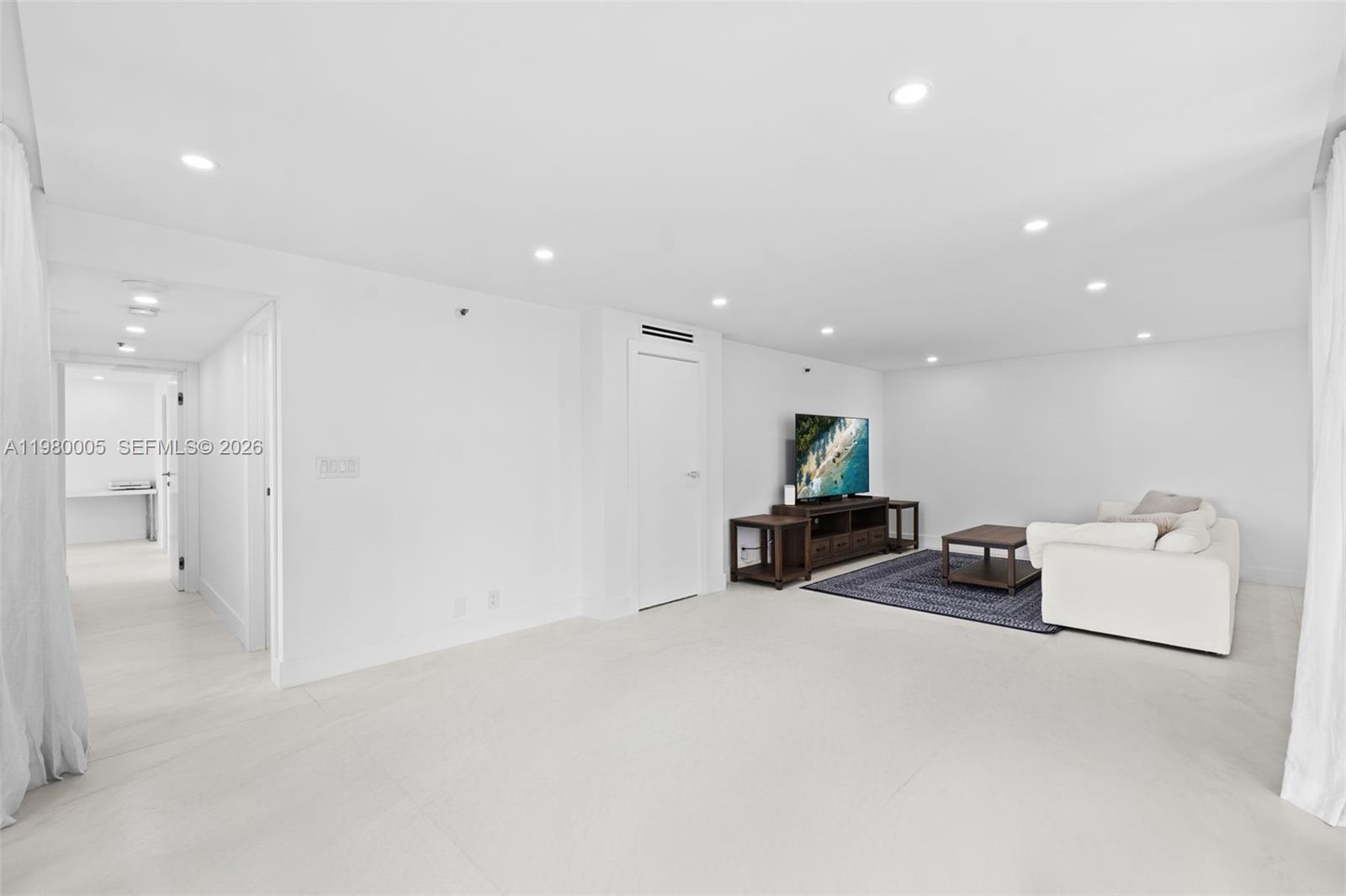 GROVE TOWERS CONDO - Residential