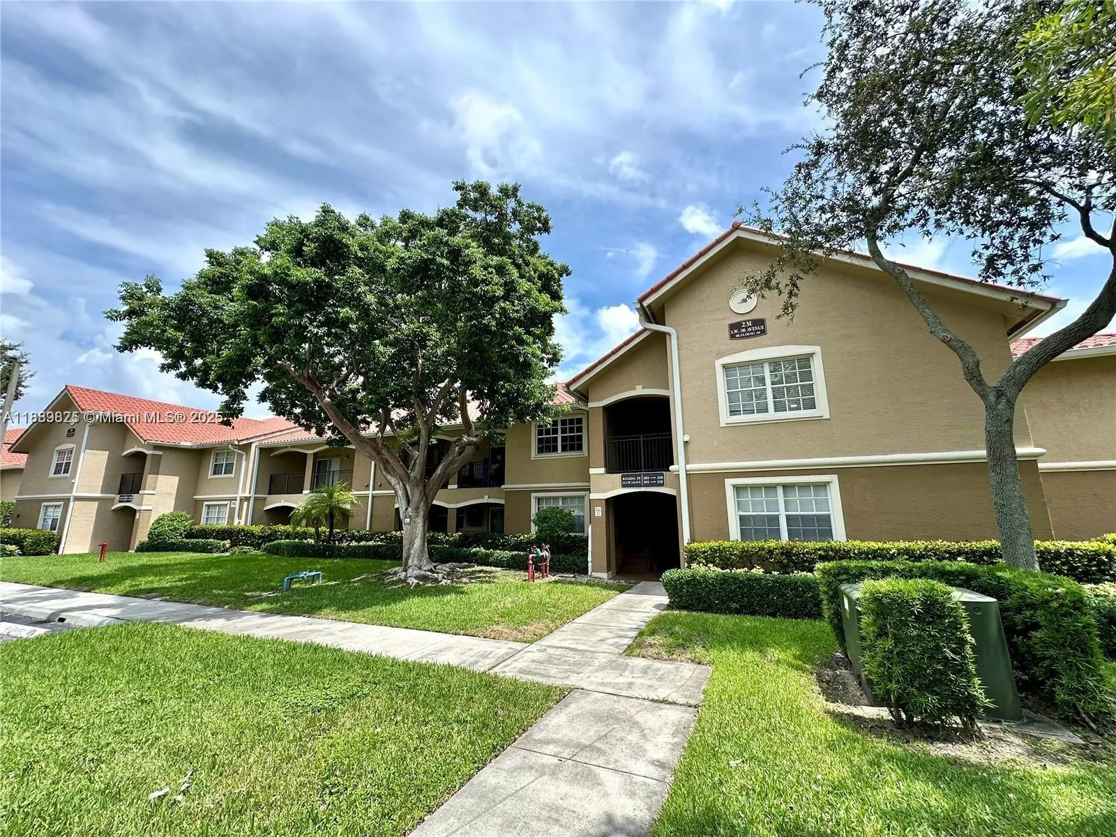 Pembroke Pines, Florida 33025, United States, 3 Bedrooms Bedrooms, ,2 BathroomsBathrooms,Residential,Active,222634