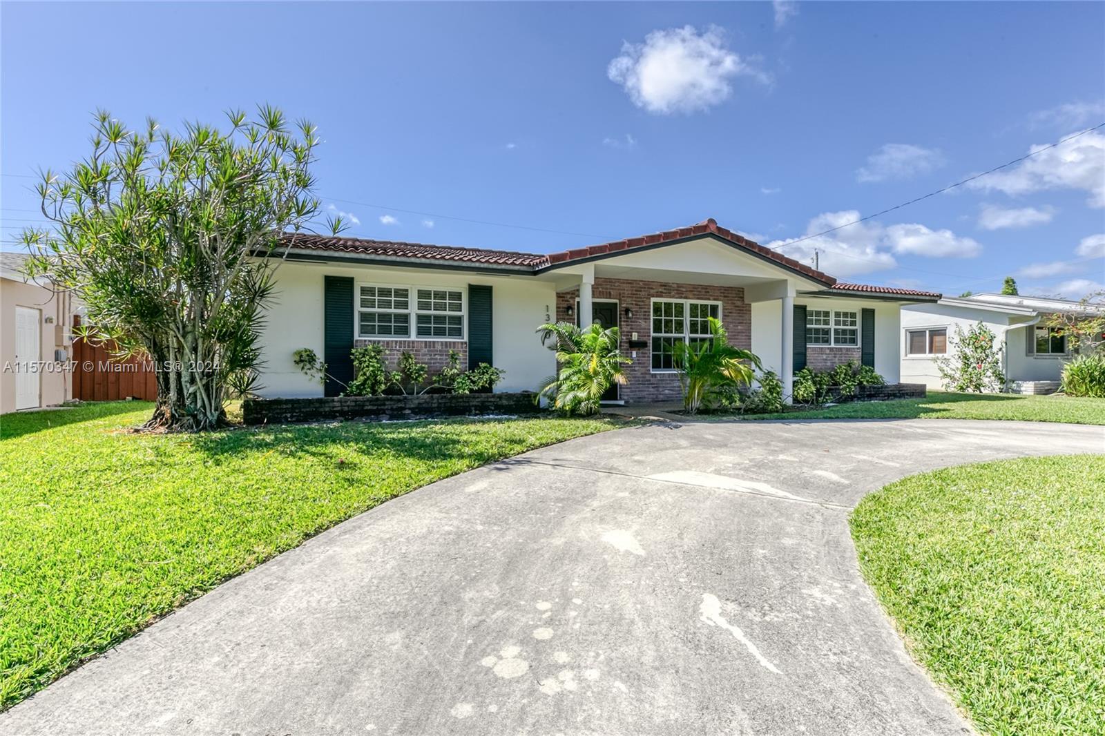 Property for Sale at 1320 Arthur St, Hollywood, Broward County, Florida - Bedrooms: 4 
Bathrooms: 3  - $999,000