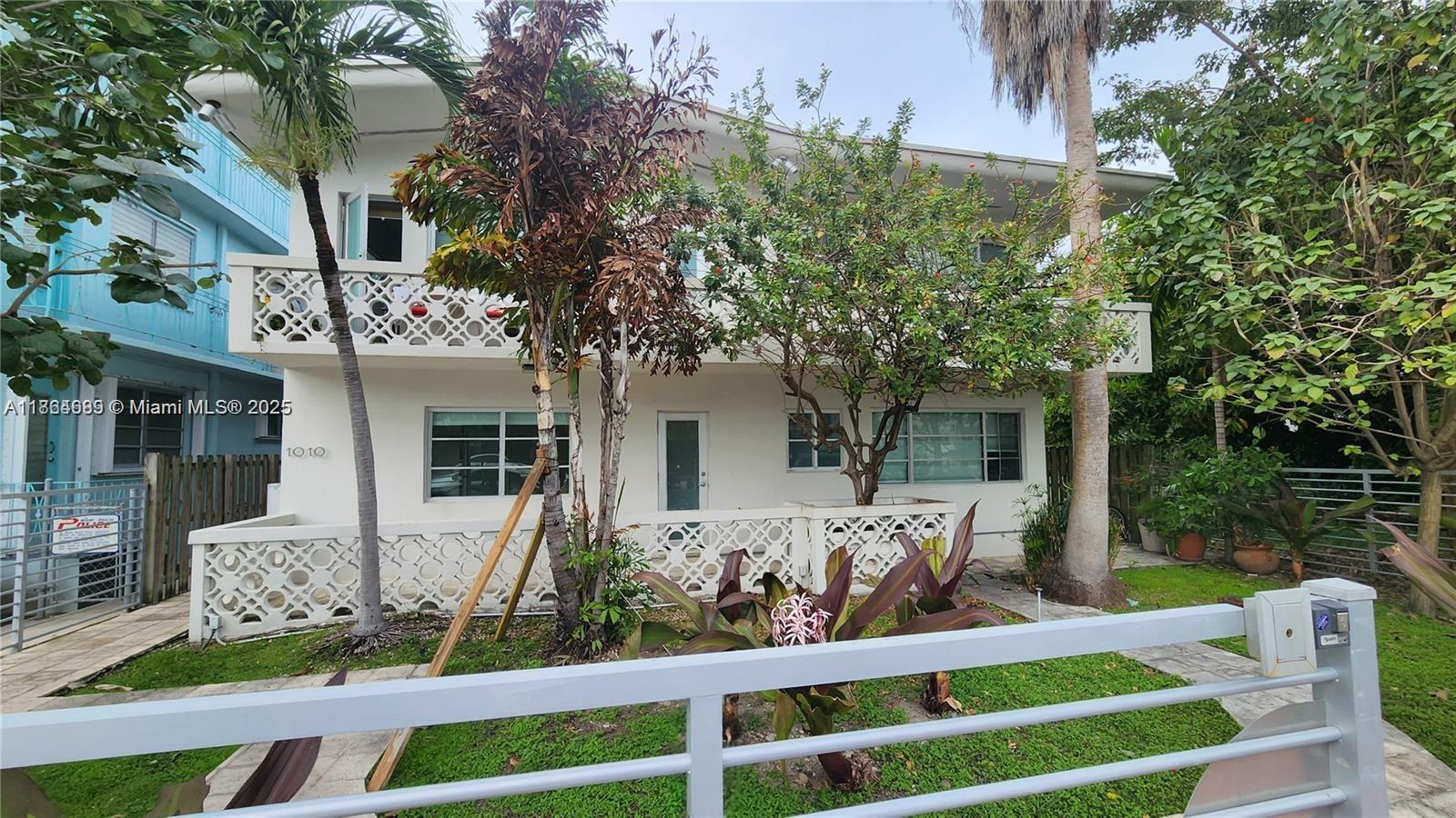 Charming studio for rent furnished or unfurnished in in fully renovated boutique building, directly across from the police department for added security. Steps away from the beach, dining, and vibrant nightlife. Features include beautiful hardwood floors and modern stainless steel appliances. Enjoy the best of comfort and convenience in this freshly painted and renovated stylish space.
