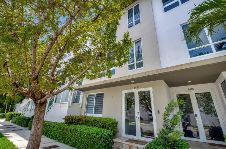 LANDMARK AT DORAL - Residential Lease