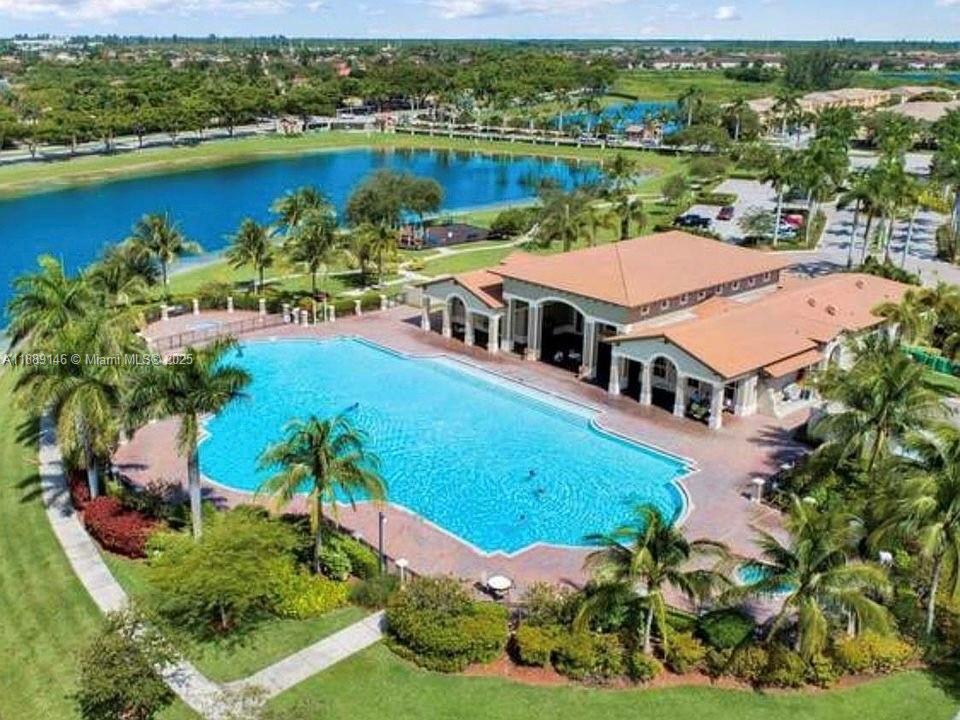 THE COURTS AT BAYSHORE I - Residential