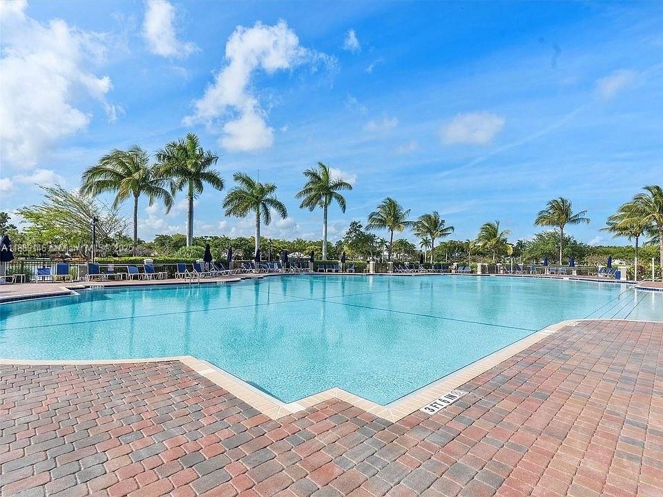 THE COURTS AT BAYSHORE I - Residential