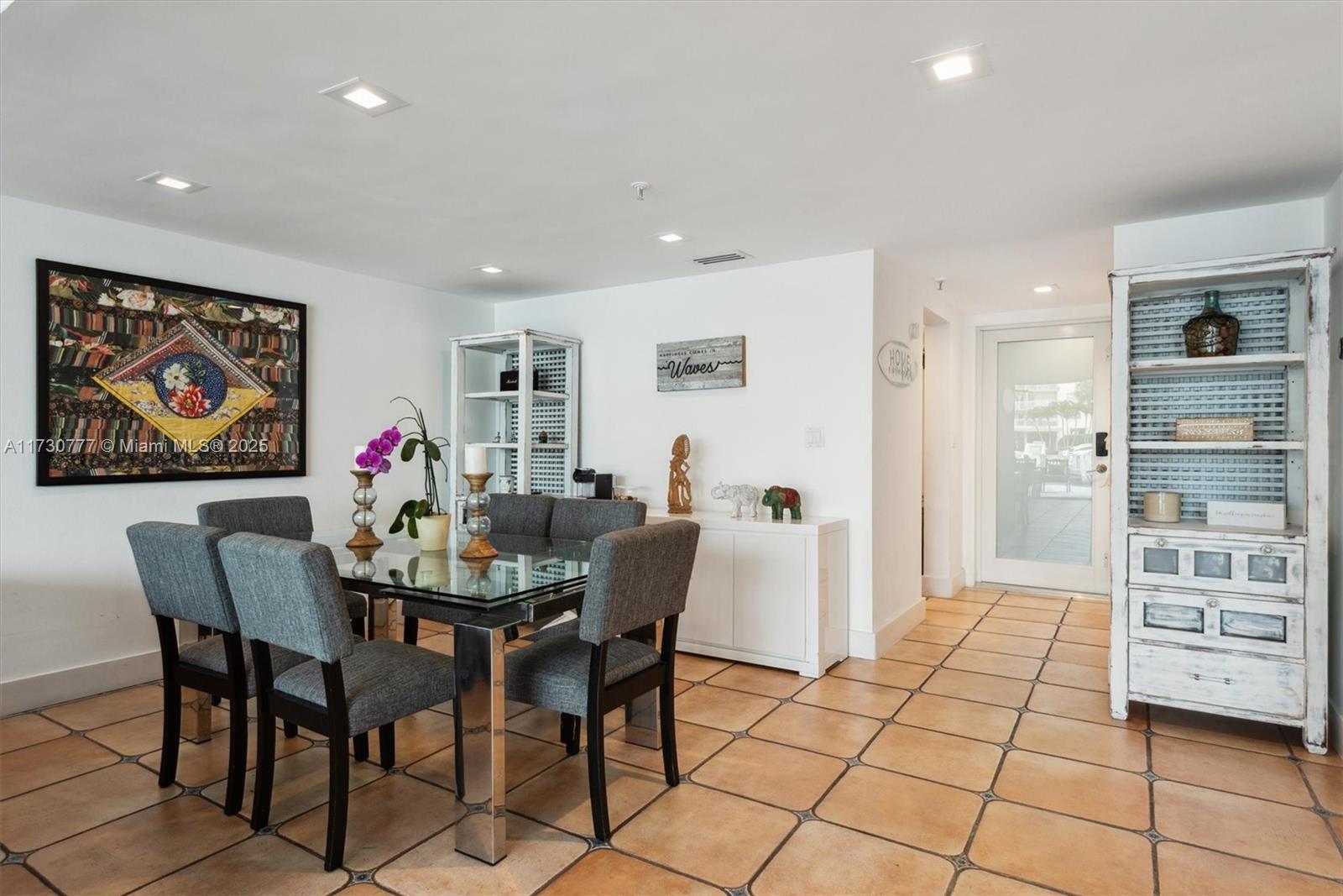 410 Poinciana Dr 1715
