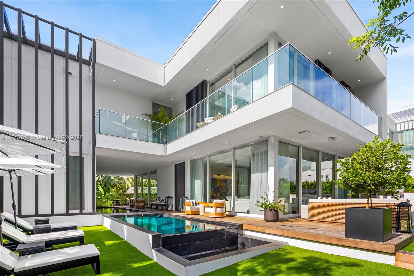 Property for Sale at 810 W 47th Ct - The Ritz Carlton Miami Beach, Miami Beach, Miami-Dade County, Florida - Bedrooms: 4 
Bathrooms: 5  - $6,900,000