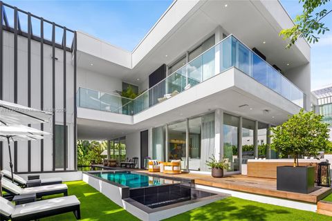 810 W 47th Ct - The Ritz Carlton Miami Beach Miami Beach FL 33140
