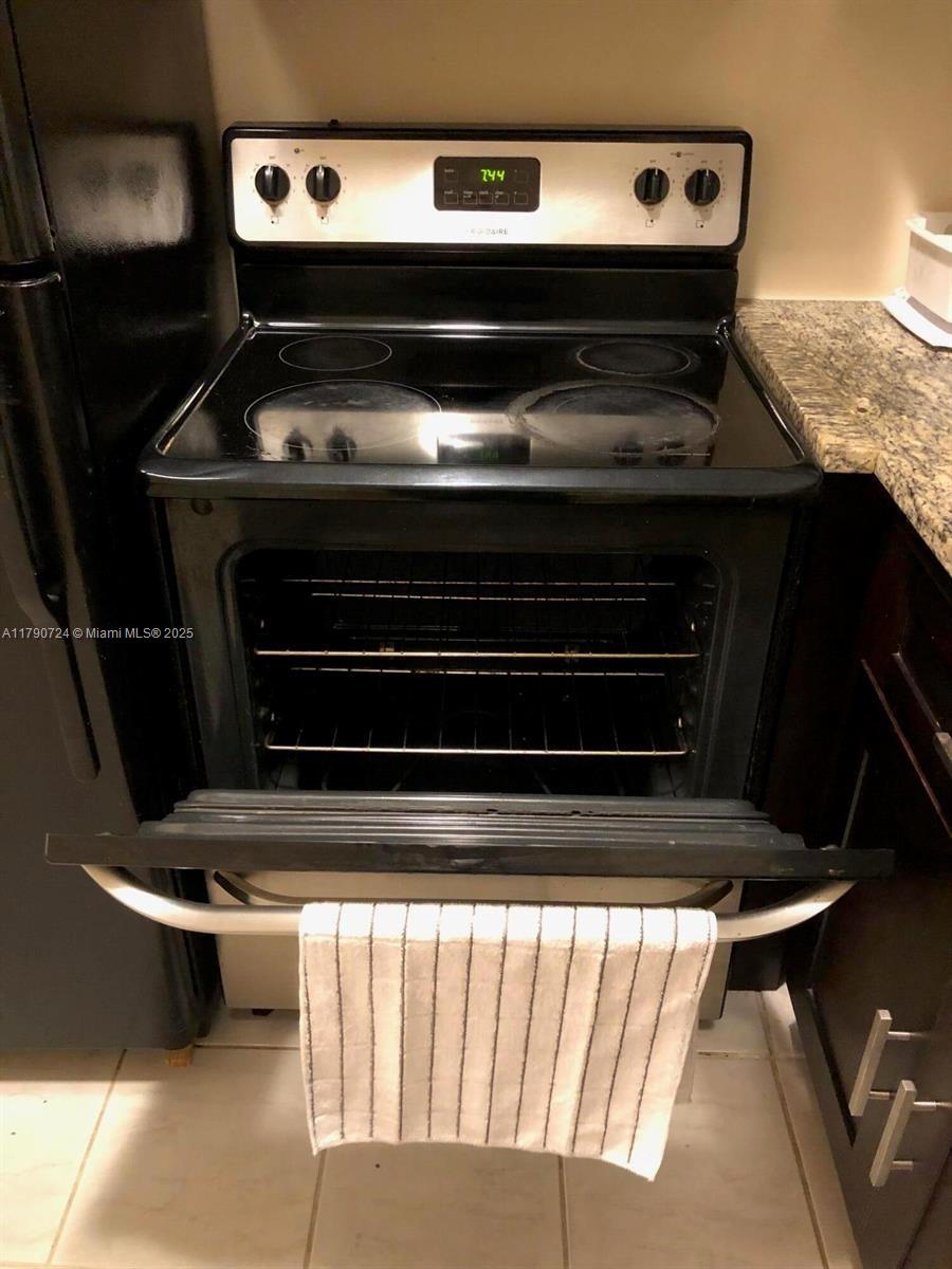 79 LYNDHURST D