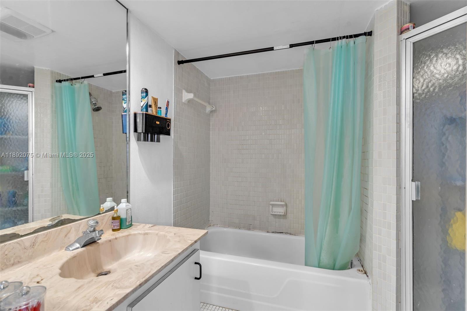 INVERRARY COUNTRY CLUB - Residential Lease