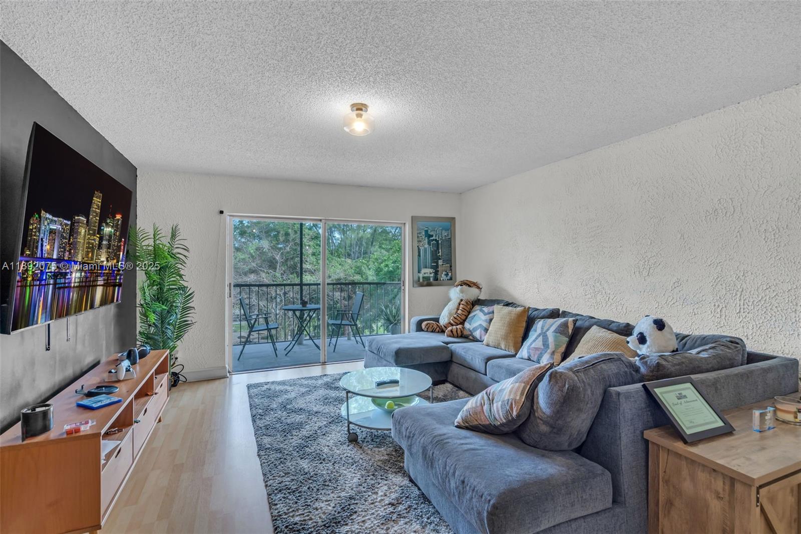 INVERRARY COUNTRY CLUB - Residential Lease