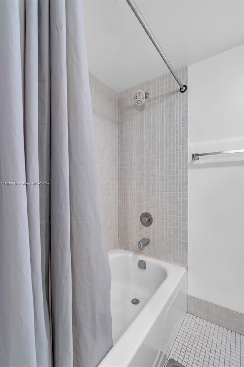 INVERRARY COUNTRY CLUB - Residential Lease
