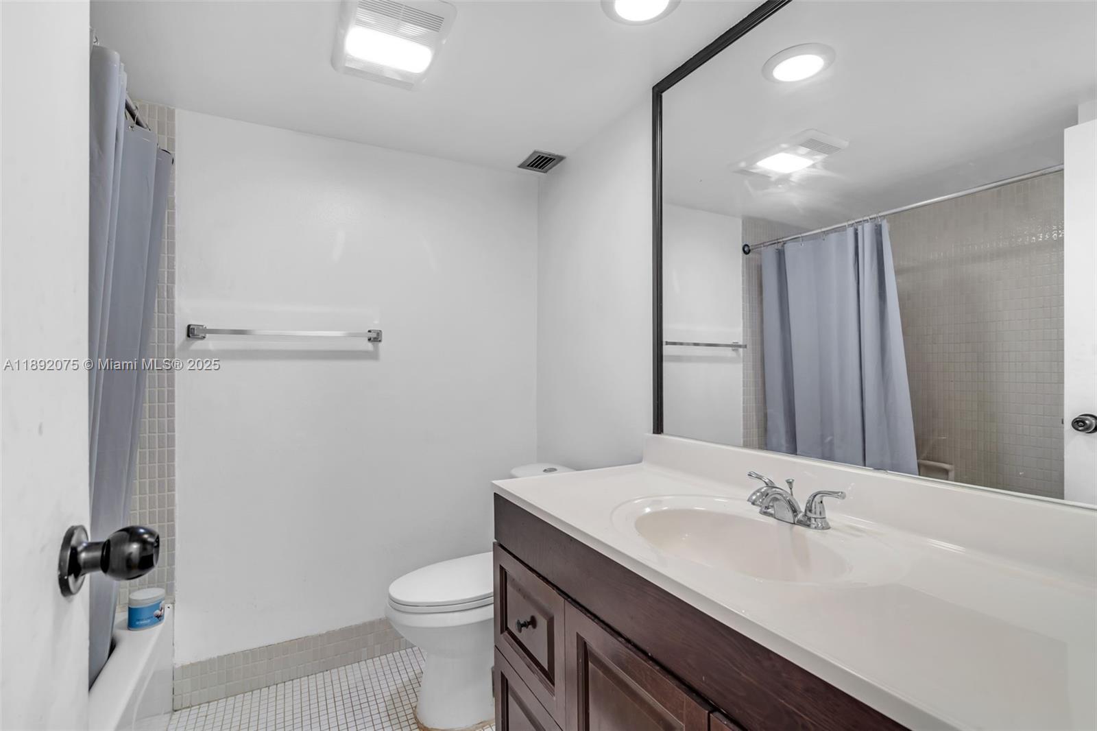 INVERRARY COUNTRY CLUB - Residential Lease