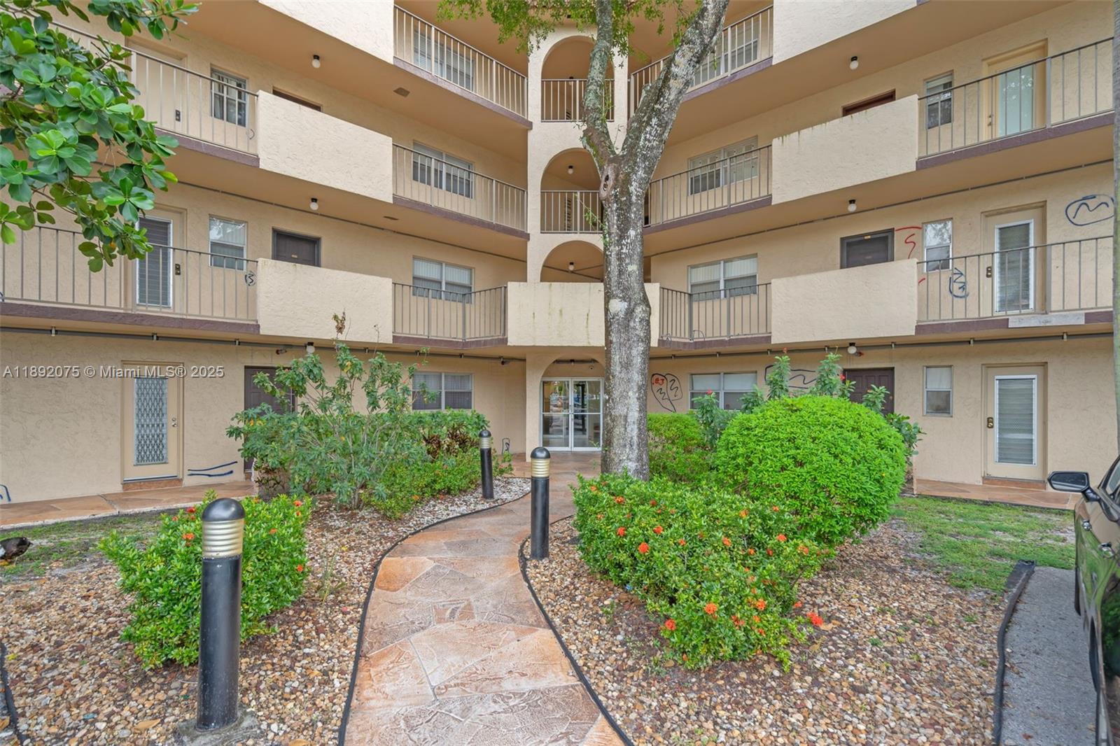 INVERRARY COUNTRY CLUB - Residential Lease